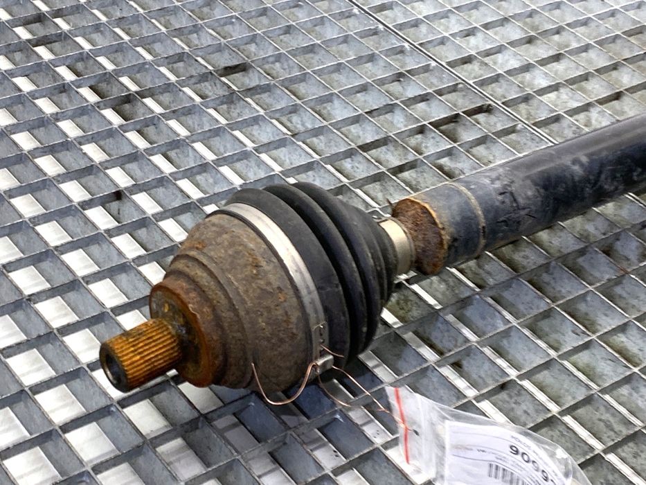 PÓŁOŚ PRAWY PRZÓD VW CADDY IV 5K0407272A 2.0 150KM PRZEGUB