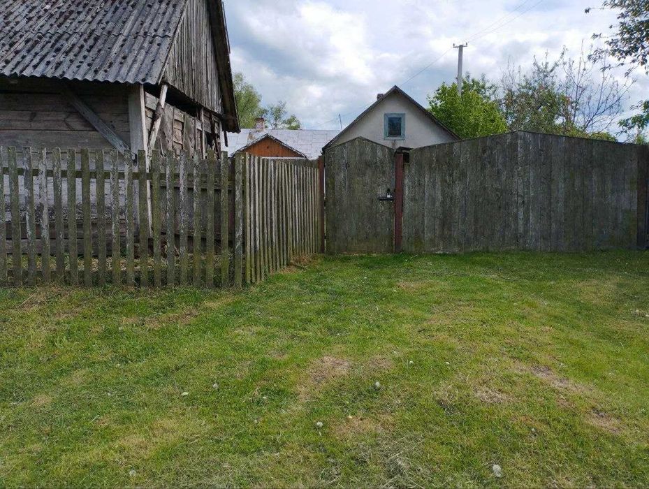 Земельна ділянка з будинком та с/г будівлямии