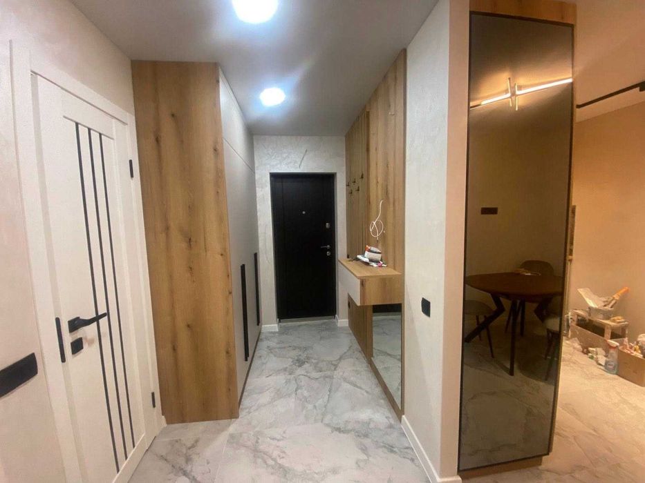 Продаж 2 км квартири на Злуки