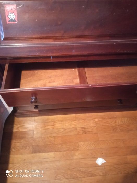 Secretaria com prateleiras