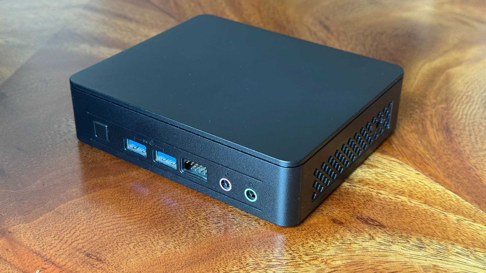 Intel NUC 11 Essential Kit NUC11ATKPE + 16 GB RAM Corsair Vengeance