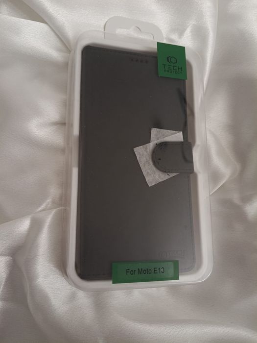 Etui na telefon Motorola Moto E13