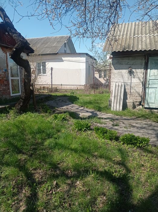 Окремо розташований будинок. 5сот. землі, є-ВІДНОВЛЕННЯ .