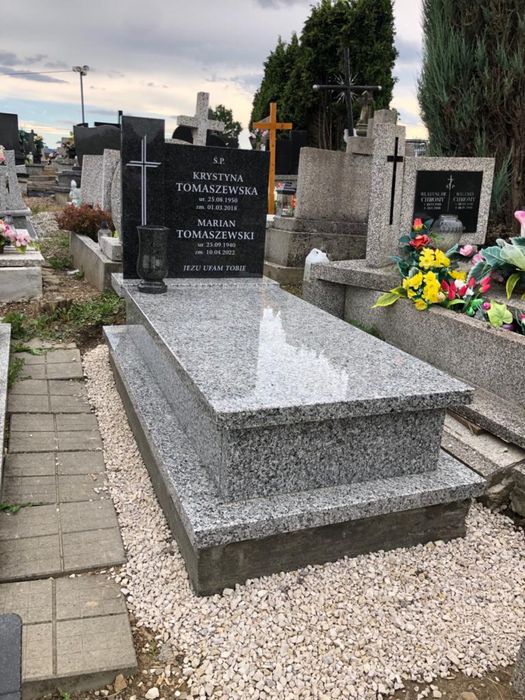 Nagrobek granitowy montaż napisy 6300 zl