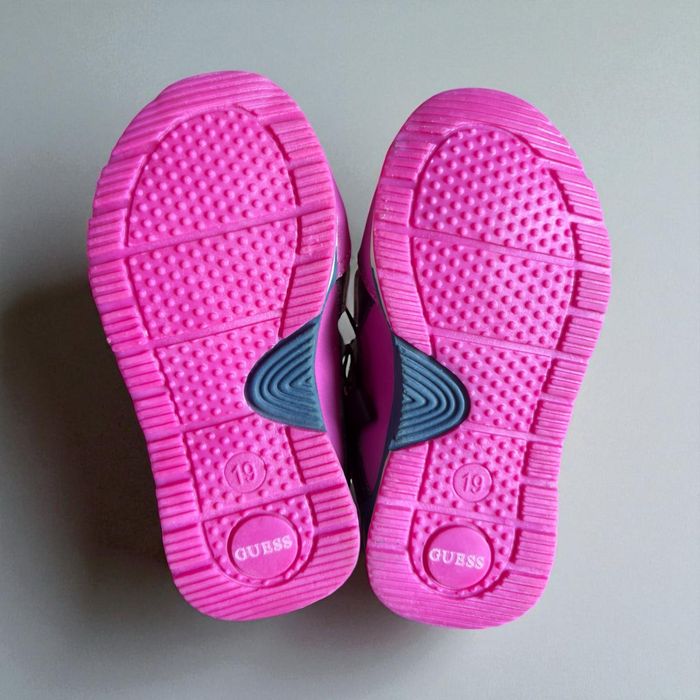 Guess – różowe sneakersy dziecięce r. 19