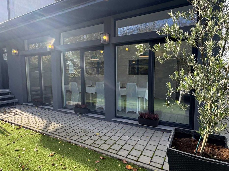 Przeszklona sala dostęp do ogrodu lokal usługowy Rzeszów Sikorskiego