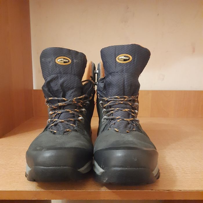 Продам кросівки адідас на горетексі