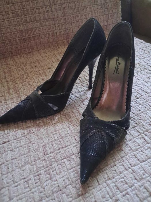 Чорні жіночі туфлі