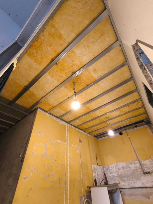 Remonty. Armstrong. Montaż suchej zabudowy, karton gipsu.