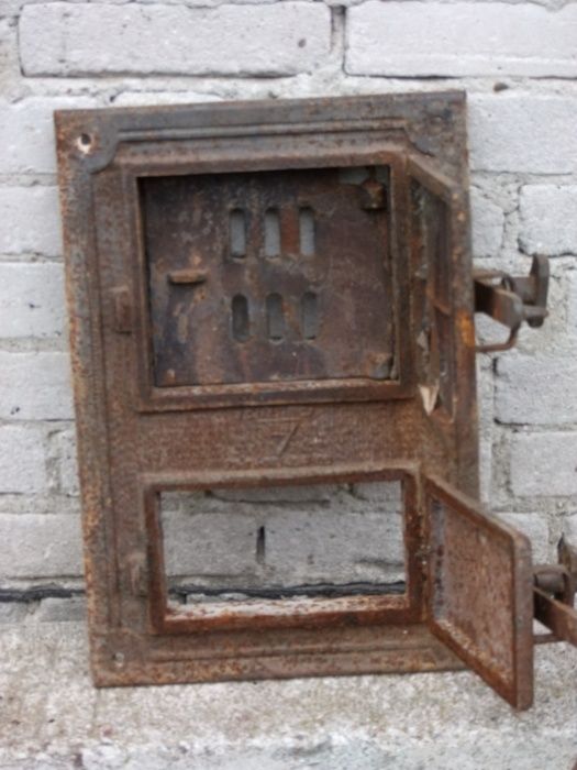 Stare żeliwne drzwiczki piec, wędzarnia