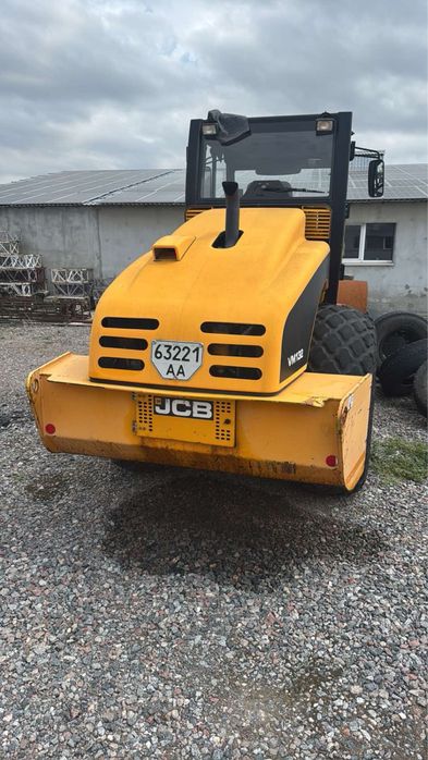 Каток JCB VM 132