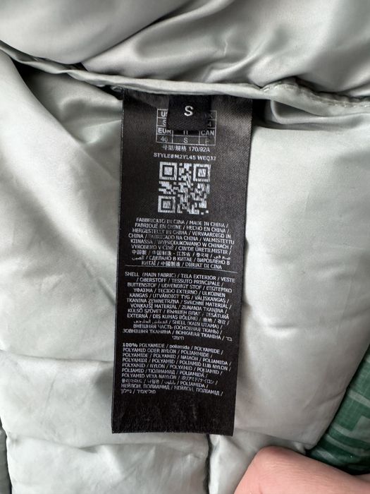 Чоловіча куртка Guess, розмір S-M.