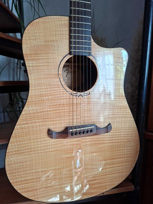Viola Fender T-Bucket 400CE +Bag Fender FA610