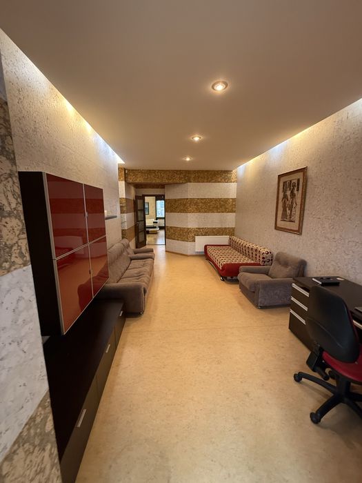 Аренда крупногабаритной 3-ки Сухой фонтан