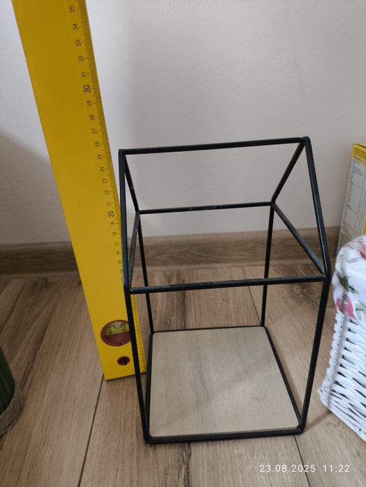 Dekoracja metalowy domek