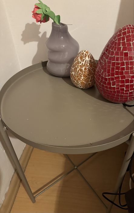 Stolik IKEA Gladom z tacą