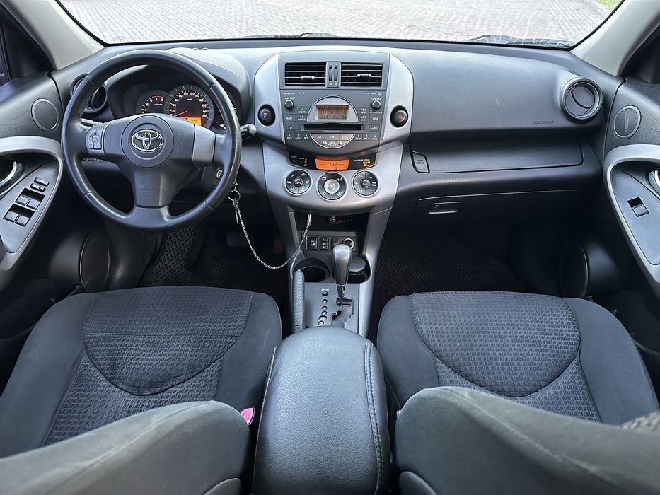 Продам Toyota RAV4 2007 2.0 бензин полный привод