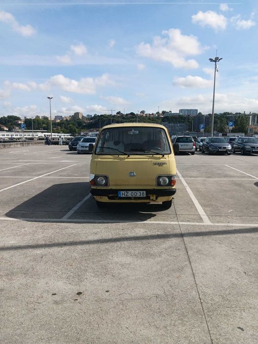 Vende-se carrinha Toyota Hiace (modelo 1981)