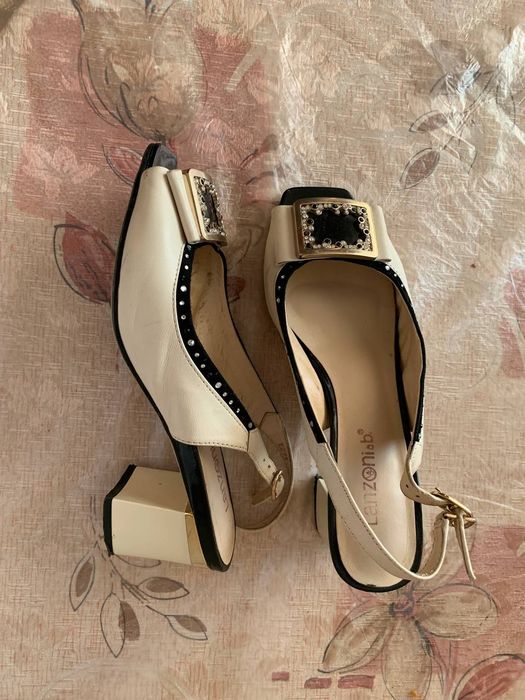 Босоніжки бежеві,модельні,розм.35,натуральна шкіра,на каблуці,фабричні