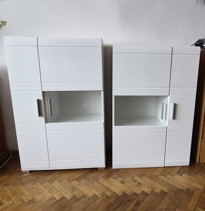 biała witryna Agata Meble szafka stojąca biblioteczka