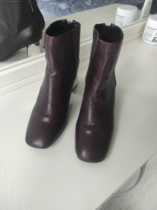 Продаються черевики