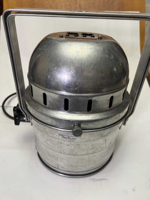 Светодиодный прожектор HALO LED PAR64 18Q4