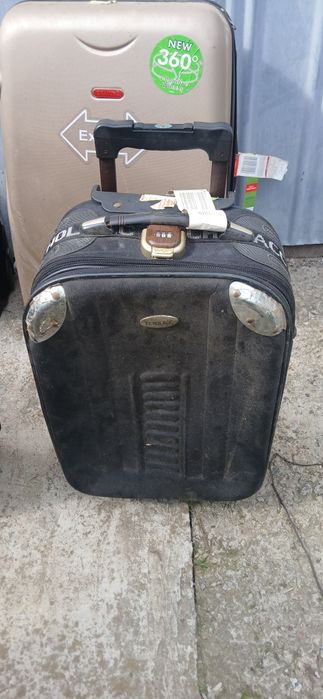 Продам чемоданы дорожные