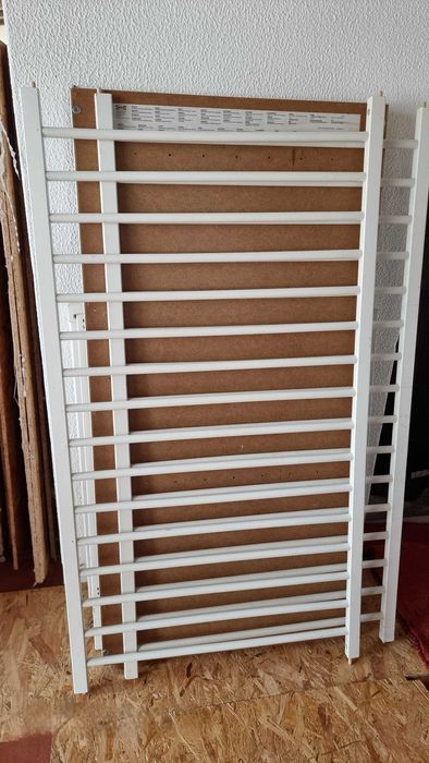 Cama de Bebé com Colchão – 20€