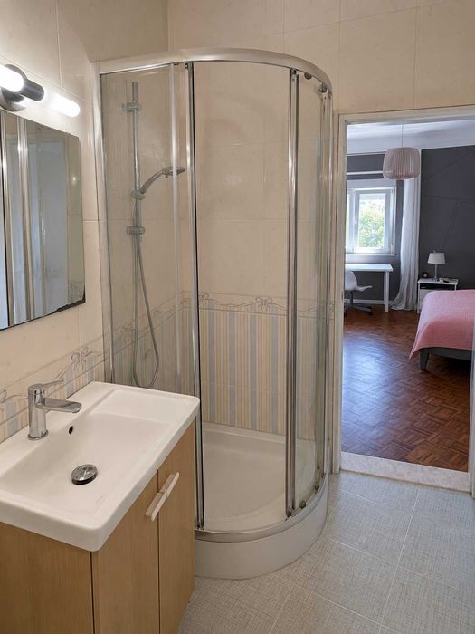 Quarto individual com WC privativo - SUITE - Menina Estudante - Cidade Universitária - Avenidas Novas/ Jardim Zoológico