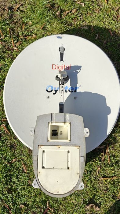 Antena satelitarna Oyster IV kamper