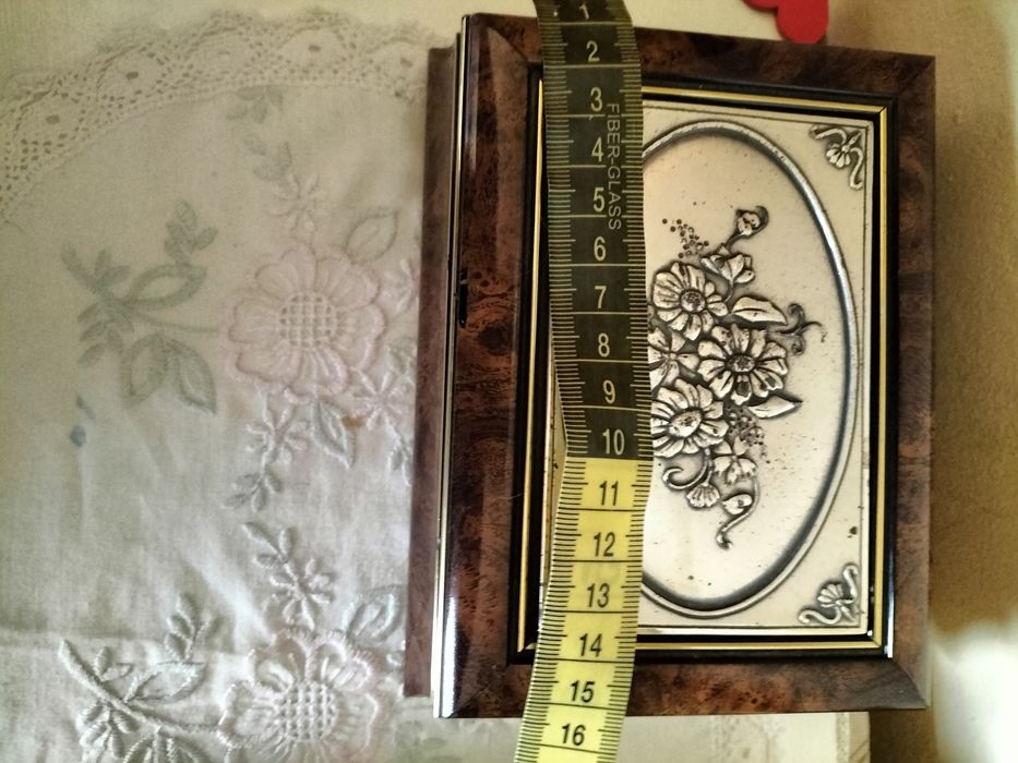 Caixa de madeira com tampa em prata da marca italiana Castellani