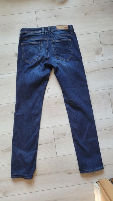 Ciemne jeansy rurki Esprit