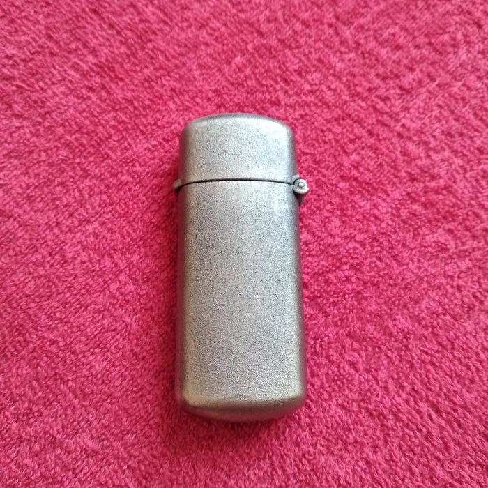Antyk - etui Marlboro na zapalniczkę typu BIC