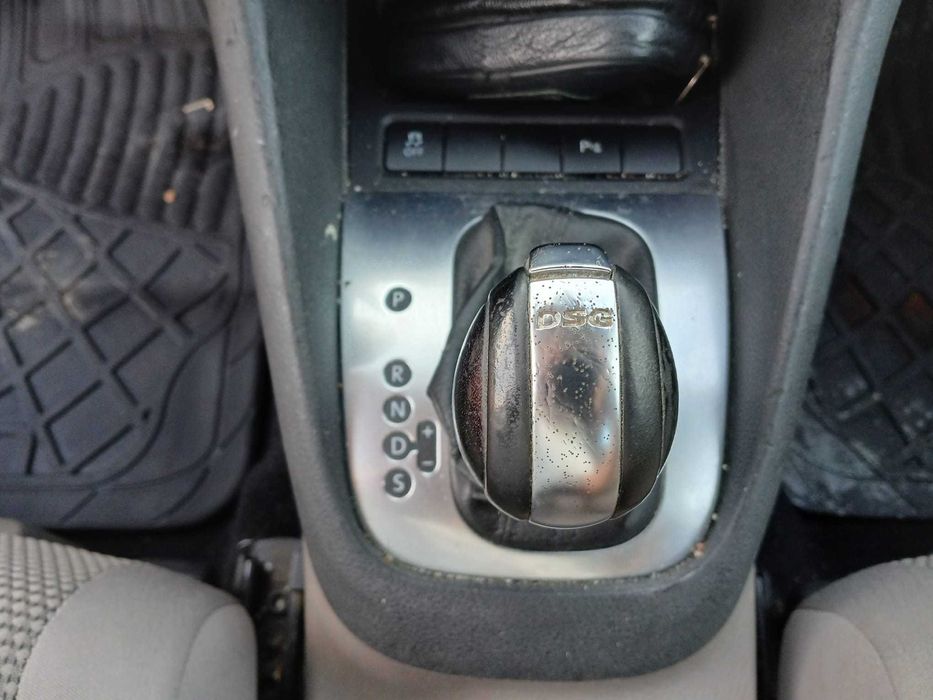 VW Golf Variant 2.0 TDi Confortline DSG 140 cv