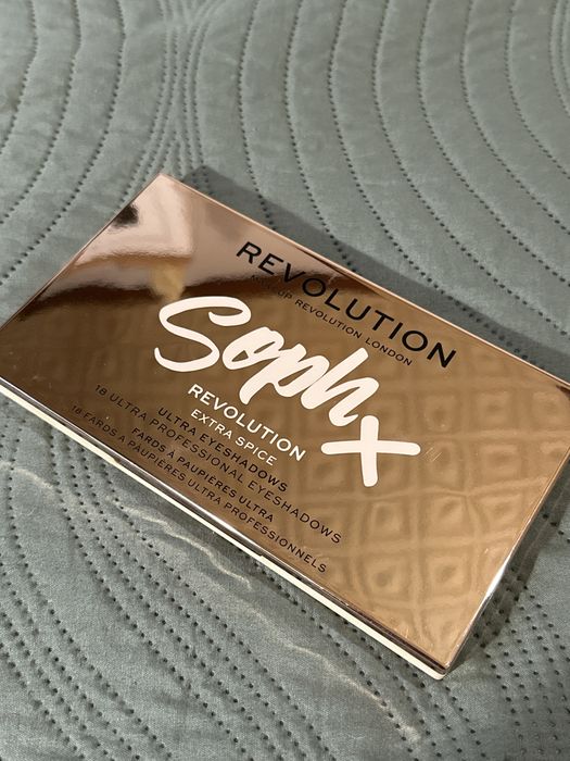 Paleta cieni makeup revolution sophx