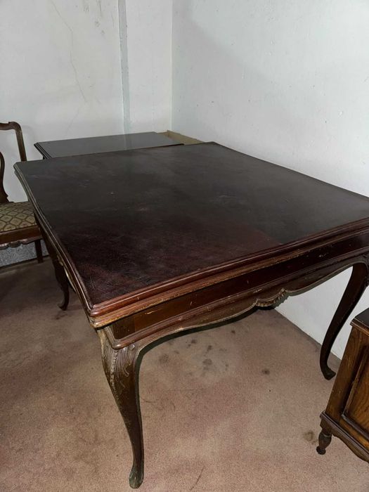 Mobília Antiga em Madeira Maciça