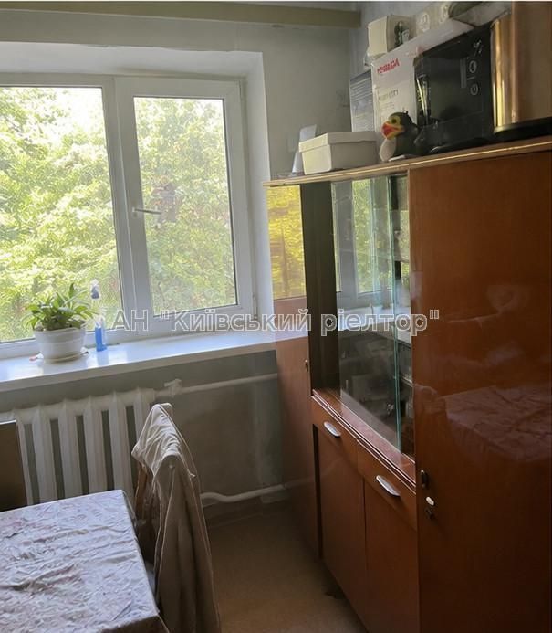 Продаж двокімнатної квартири вул. Михайла Стельмаха, 8. м. Голосіївська 10 хв