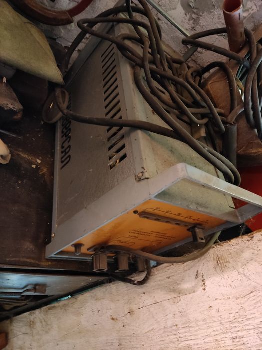 Продам сварочно пуско-зарядний інвертор ВД 0801 УЗ