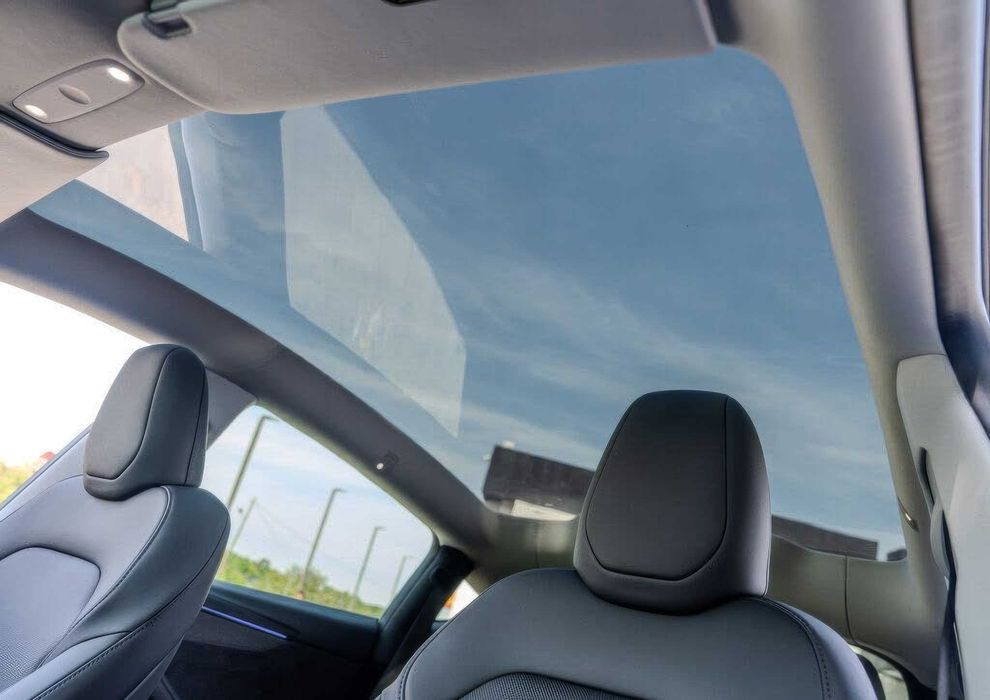 Tesla Model Y Long Range      2026