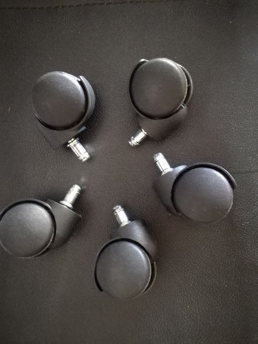 Conjunto de 5 rodas para cadeira de escritório.