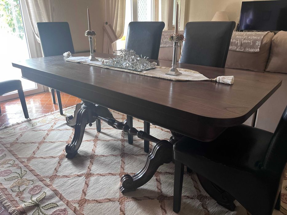 Mesa em madeira maciça