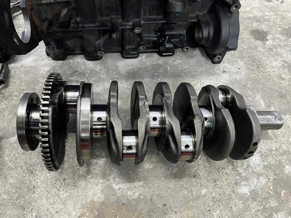 Блок двигуна мотора Renault 2.3 M9T 11339R поршні,шатуни,колінвал