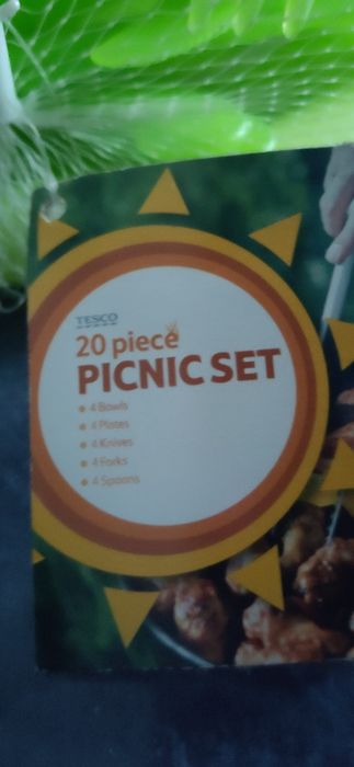 Zestaw piknikowy dla 4x talerz, miseczka, nóż, widelec, łyżka