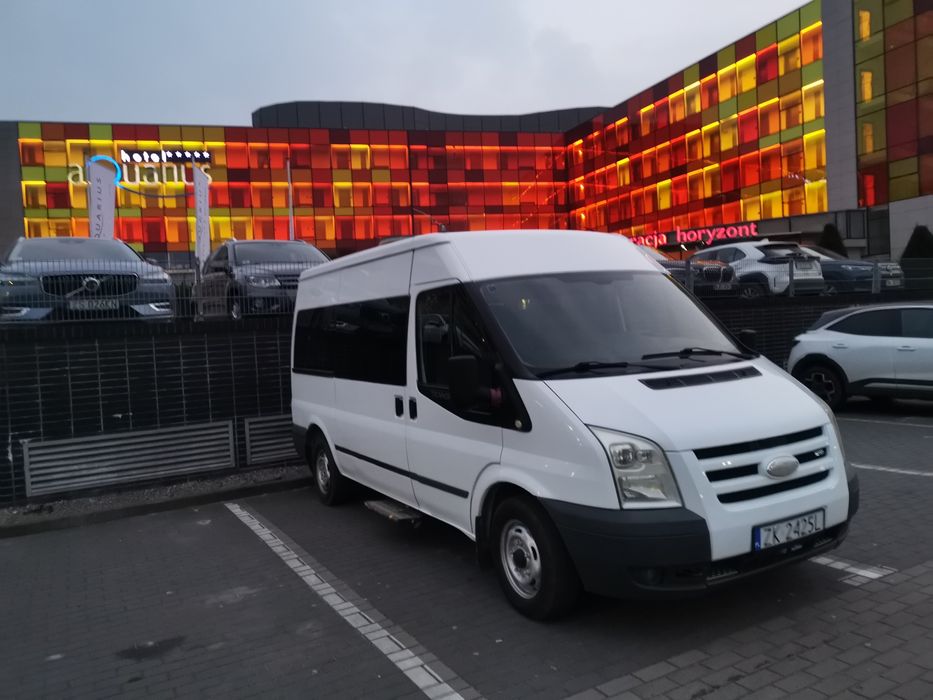 Transport,przewóz osób. Wynajem busa z kierowcą