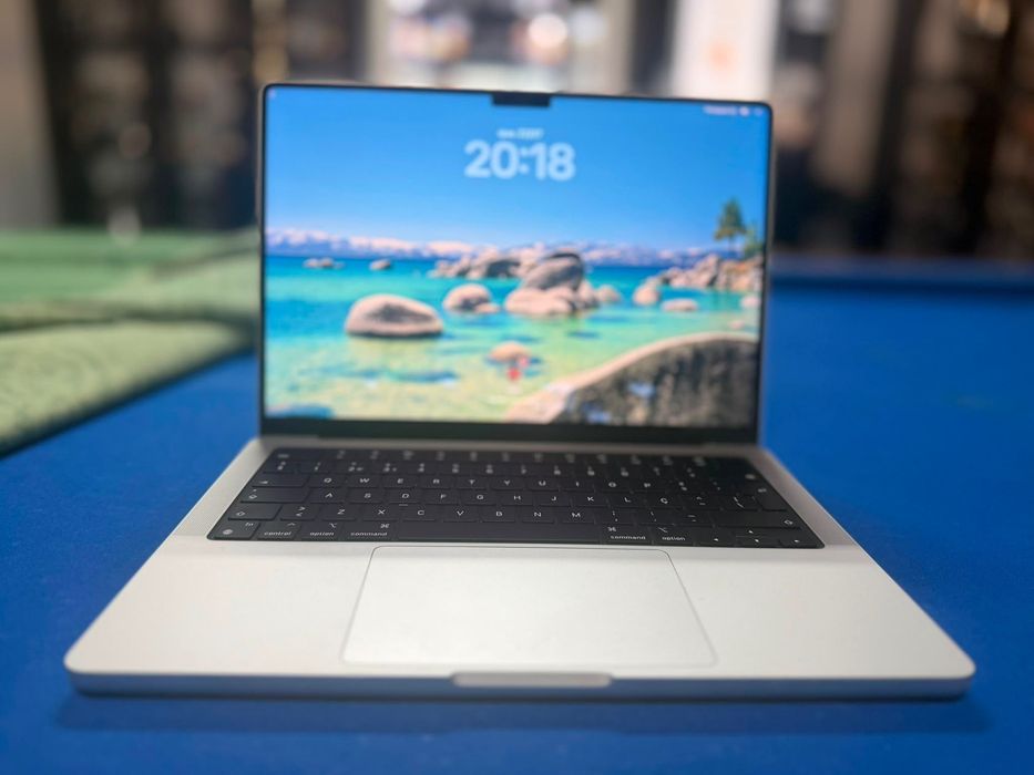 Macbook Pro M4 14” + Apple Magic Mouse