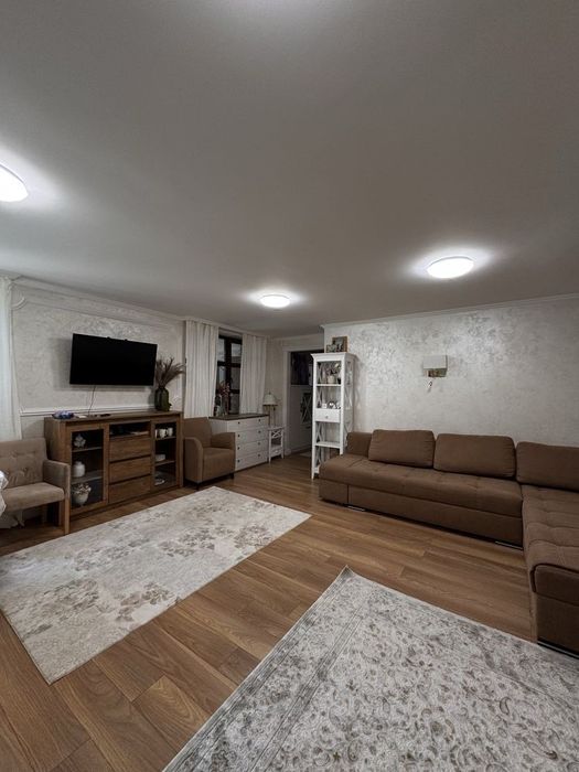 Власний будинок з басейном