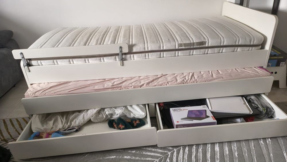 Cama IKEA SLÄKT com cama extra, gavetas e 2 colchões