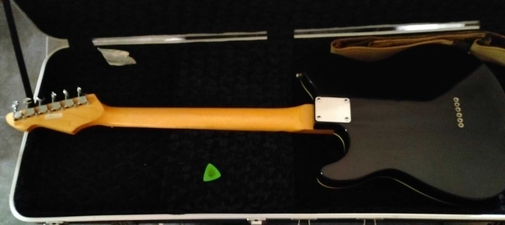 Guitarra eléctrica Peavey EXP com case