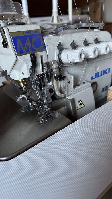 Overlock maszyna do szycia Juki MO-6814S