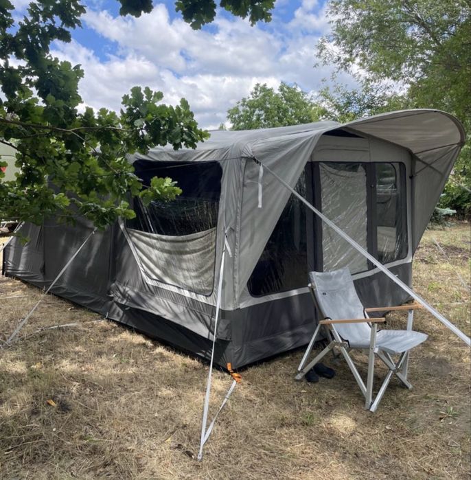 Надувний намет на 4-6 осіб